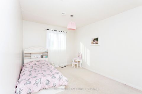 Photo 24 at 137 Glenmanor Way, Yorkhill, Vaughan