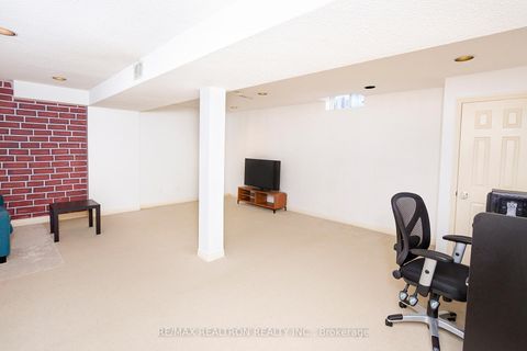 Photo 27 at 137 Glenmanor Way, Yorkhill, Vaughan