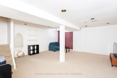 Photo 28 at 137 Glenmanor Way, Yorkhill, Vaughan