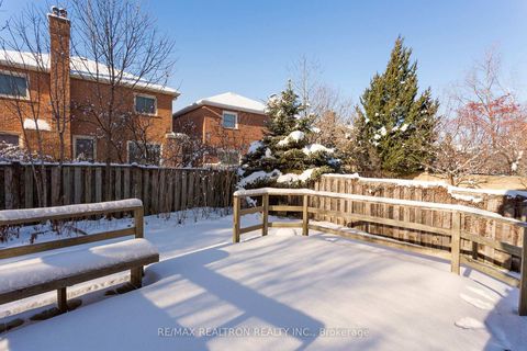Photo 33 at 137 Glenmanor Way, Yorkhill, Vaughan