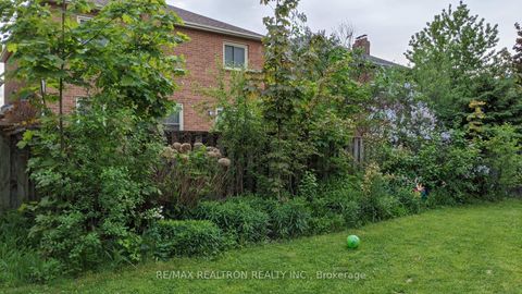 Photo 36 at 137 Glenmanor Way, Yorkhill, Vaughan
