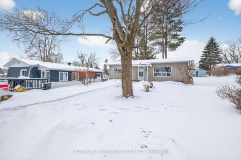 Photo 2 at 16 Mimosa Crescent, Rural Innisfil, Innisfil