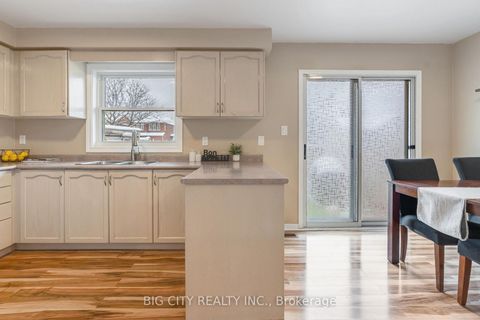 Photo 6 at 622 Pinder Avenue, Wyndham, Newmarket