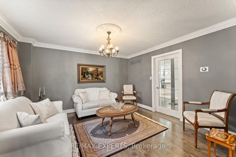 Photo 4 at 286 Kirby Crescent, Glenway Estates, Newmarket