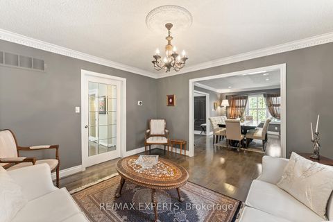 Photo 5 at 286 Kirby Crescent, Glenway Estates, Newmarket