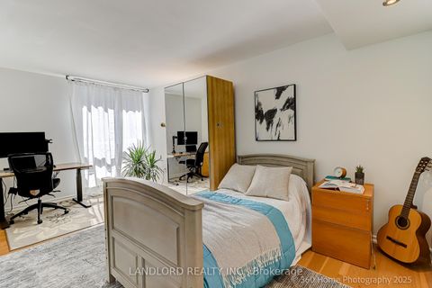 Photo 7 at 207 - 360 Bloor Street E, Moore Park, Toronto