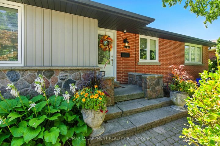 Photo 1 at 2224 Ghent Avenue, Brant, Burlington