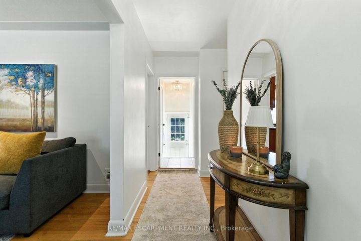 Photo 2 at 2224 Ghent Avenue, Brant, Burlington