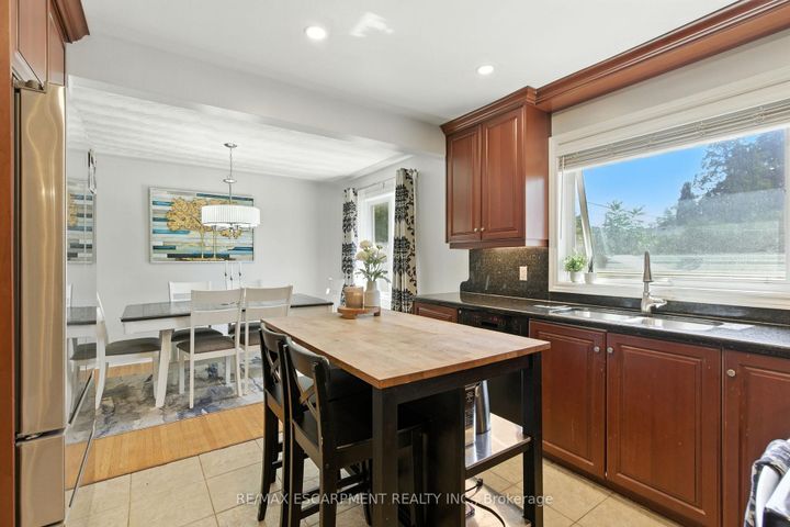 Photo 8 at 2224 Ghent Avenue, Brant, Burlington