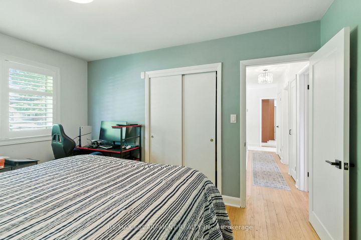 Photo 12 at 2224 Ghent Avenue, Brant, Burlington