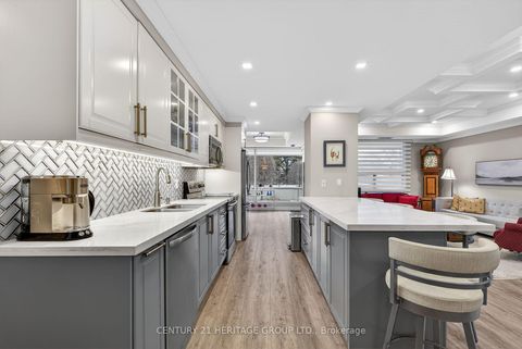 Photo 3 at 112 - 40 Harding Boulevard W, North Richvale, Richmond Hill