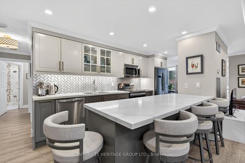 Photo 4 at 112 - 40 Harding Boulevard W, North Richvale, Richmond Hill