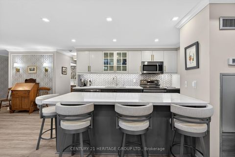 Photo 5 at 112 - 40 Harding Boulevard W, North Richvale, Richmond Hill