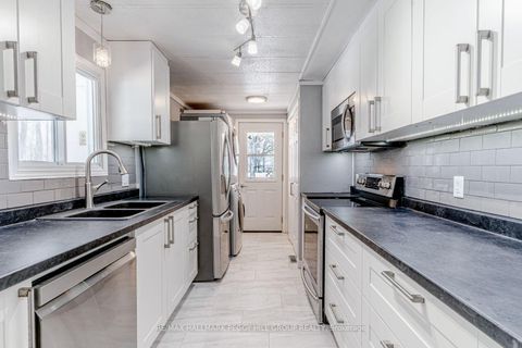 Photo 3 at 6 Hickory Court, Rural Innisfil, Innisfil