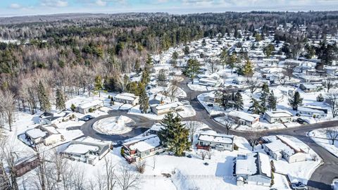 Photo 12 at 6 Hickory Court, Rural Innisfil, Innisfil