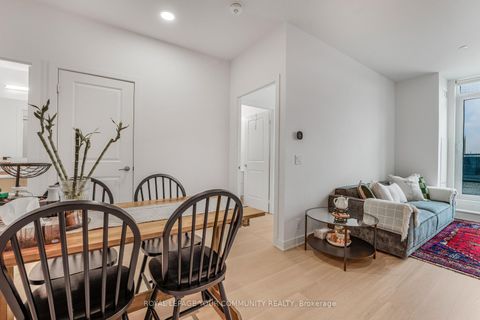 Photo 8 at 224 - 50 Upper Mall Way, Brownridge, Vaughan