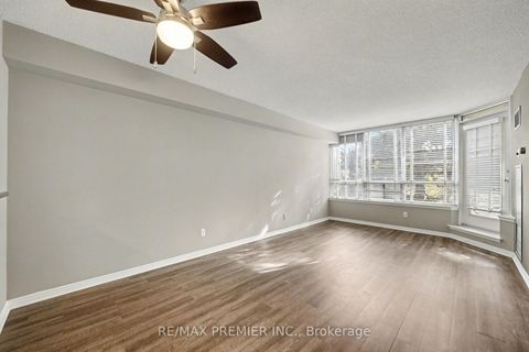 Photo 11 at 208 - 91 Townsgate Drive, Yorkhill, Vaughan