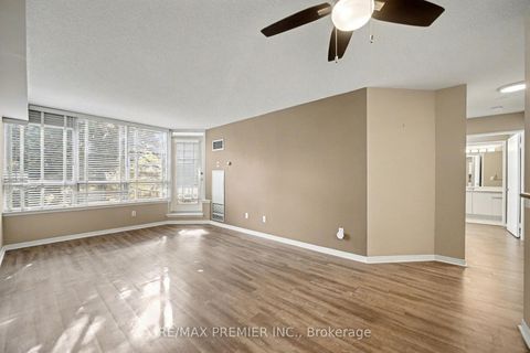 Photo 12 at 208 - 91 Townsgate Drive, Yorkhill, Vaughan