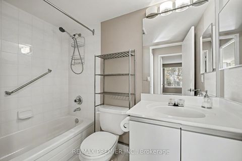 Photo 13 at 208 - 91 Townsgate Drive, Yorkhill, Vaughan