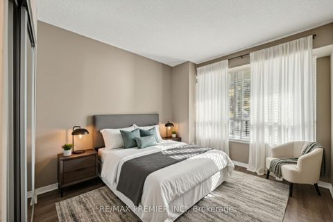 Photo 14 at 208 - 91 Townsgate Drive, Yorkhill, Vaughan
