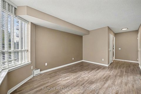 Photo 17 at 208 - 91 Townsgate Drive, Yorkhill, Vaughan