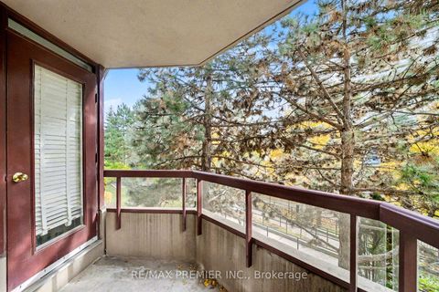 Photo 21 at 208 - 91 Townsgate Drive, Yorkhill, Vaughan