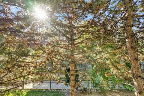 Photo 23 at 208 - 91 Townsgate Drive, Yorkhill, Vaughan