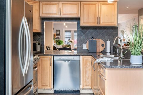 Photo 6 at 37 Lavinia Avenue, Swansea, Toronto