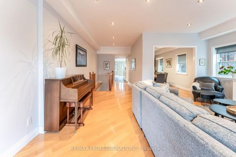 Photo 12 at 37 Lavinia Avenue, Swansea, Toronto