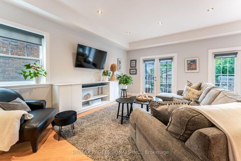 Photo 13 at 37 Lavinia Avenue, Swansea, Toronto