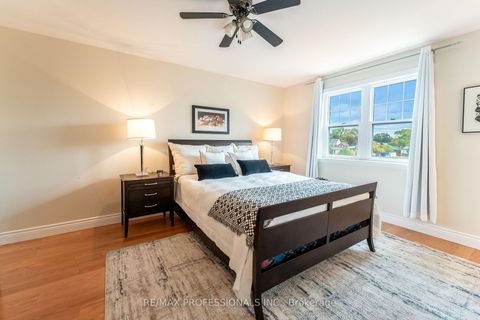 Photo 26 at 37 Lavinia Avenue, Swansea, Toronto