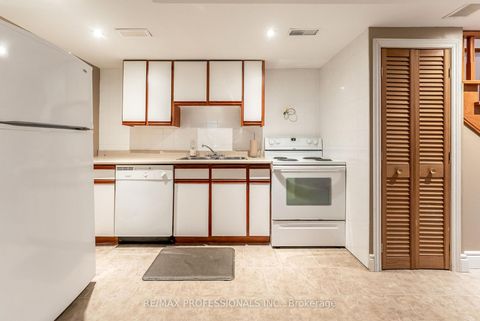 Photo 37 at 37 Lavinia Avenue, Swansea, Toronto