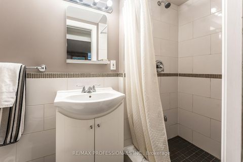 Photo 38 at 37 Lavinia Avenue, Swansea, Toronto