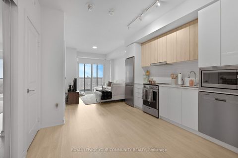 Photo 7 at A909 - 30 Upper Mall Way, Brownridge, Vaughan