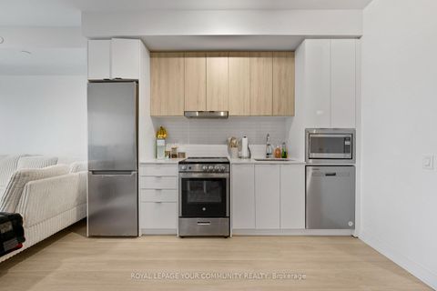 Photo 8 at A909 - 30 Upper Mall Way, Brownridge, Vaughan