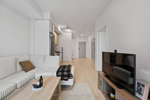 Photo 11 at A909 - 30 Upper Mall Way, Brownridge, Vaughan