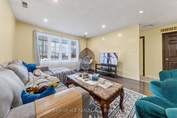 Photo 6 at 150 Centre Street S, Central, Oshawa