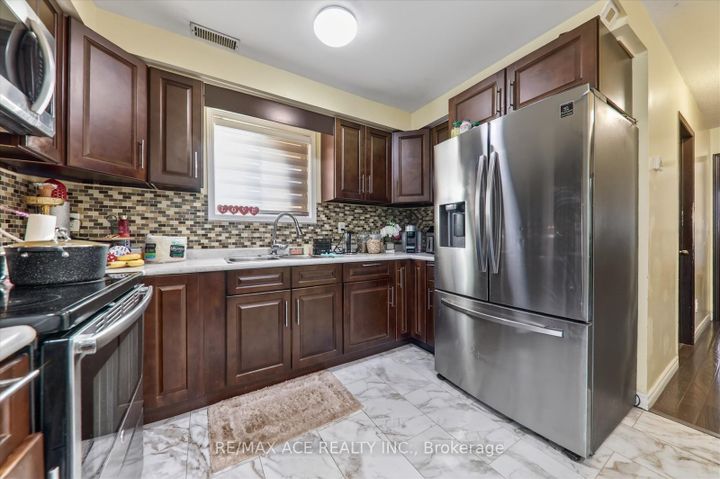 Photo 9 at 150 Centre Street S, Central, Oshawa