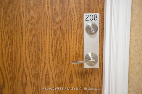 Photo 5 at 208 - 9901 Keele Street, Maple, Vaughan