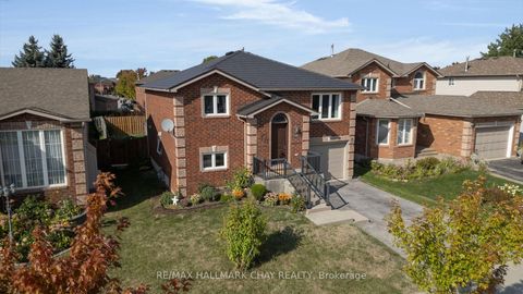 Photo 1 at 166 Country Lane, Painswick South, Barrie