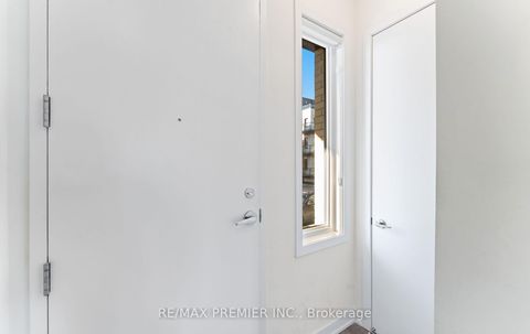 Photo 5 at 408 - 11 Steckley House Lane, Rural Richmond Hill, Richmond Hill