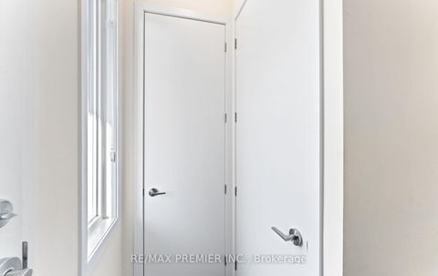 Photo 6 at 408 - 11 Steckley House Lane, Rural Richmond Hill, Richmond Hill