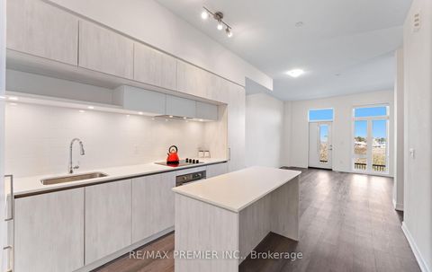 Photo 9 at 408 - 11 Steckley House Lane, Rural Richmond Hill, Richmond Hill