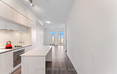 Photo 10 at 408 - 11 Steckley House Lane, Rural Richmond Hill, Richmond Hill