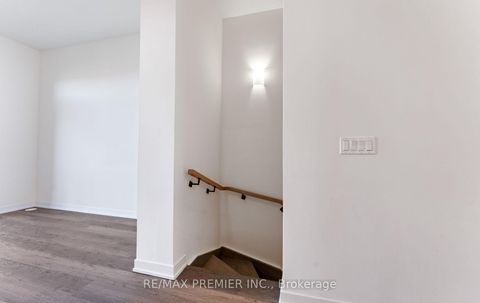 Photo 24 at 408 - 11 Steckley House Lane, Rural Richmond Hill, Richmond Hill