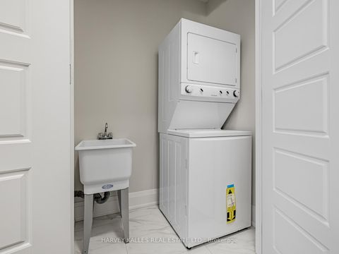 Photo 13 at 112 - 7 Bond Crescent, Oak Ridges, Richmond Hill