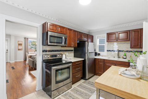 Photo 18 at 115 Banting Avenue, Central, Oshawa