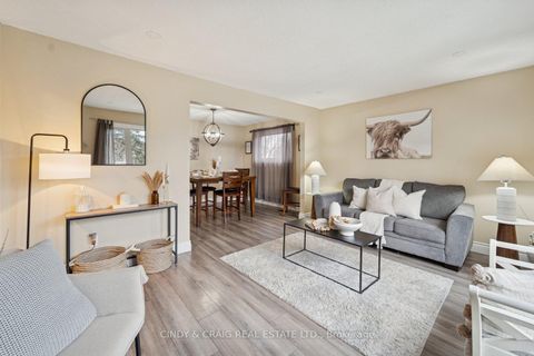 Photo 3 at 606 Birkdale Court, Donevan, Oshawa