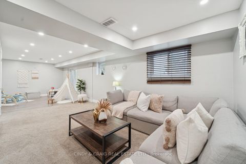 Photo 10 at 606 Birkdale Court, Donevan, Oshawa