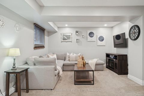 Photo 11 at 606 Birkdale Court, Donevan, Oshawa